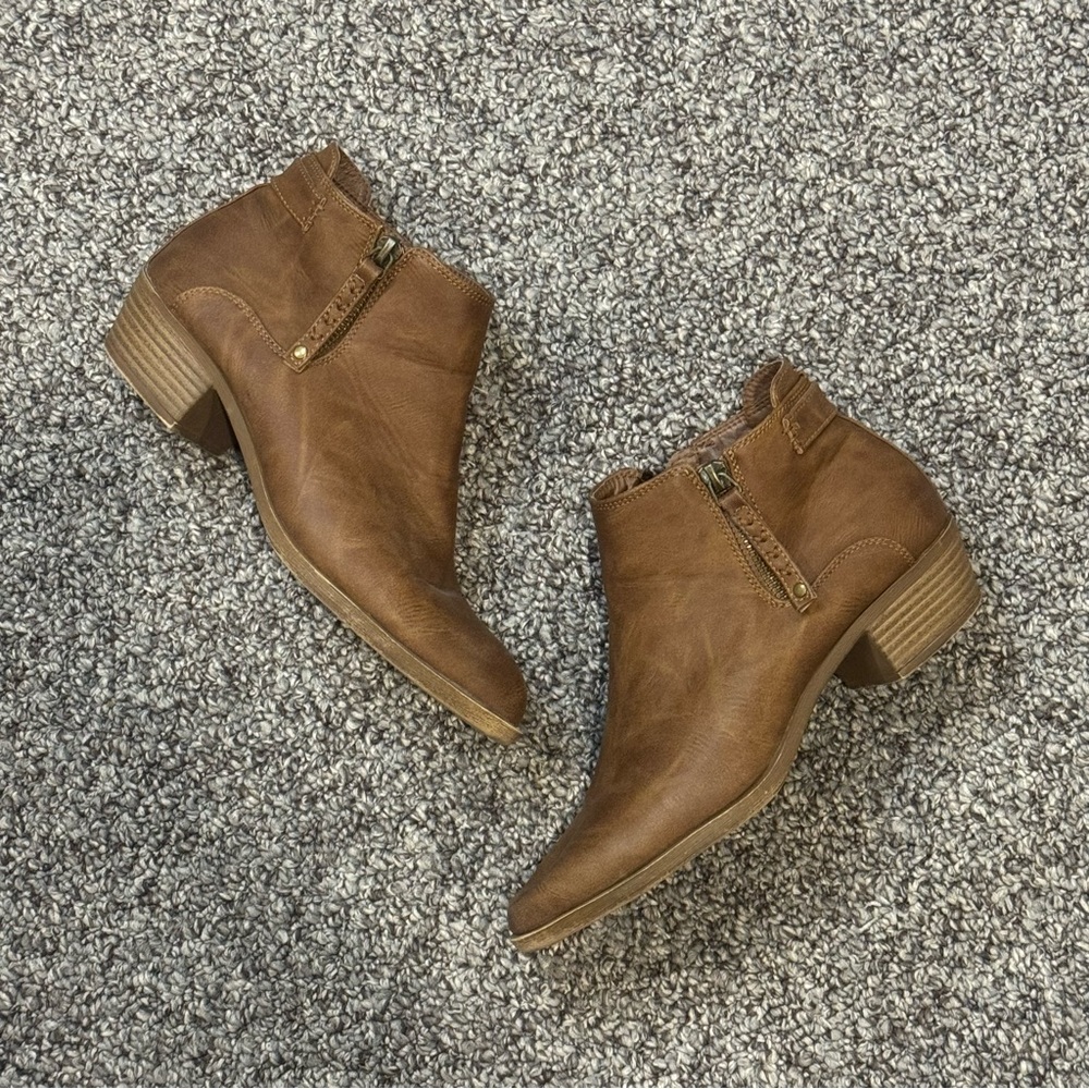 Steve Madden “Madden Girl” Bronco Bootie - Picture 2 of 7